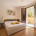 Lejlighedshotel Pater Meus - Sea View, Pool & Parking