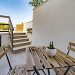 Lejlighedshotel Pater Meus - Sea View, Pool & Parking Cefalù