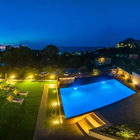 Pater Meus - Sea View, Pool & Parking Чефалу