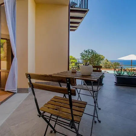 شقة فندقية Pater Meus - Sea View, Pool & Parking تْشيفالو