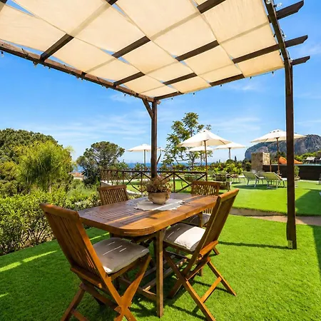 Pater Meus - Sea View, Pool & Parking アパートホテル