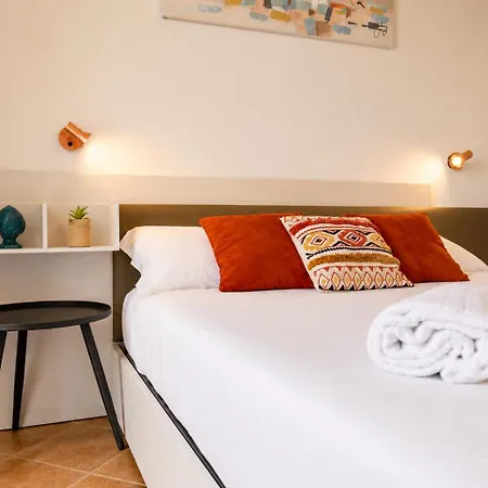 Pater Meus - Sea View, Pool & Parking Apart Otel