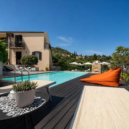 アパートホテル Pater Meus - Sea View, Pool & Parking