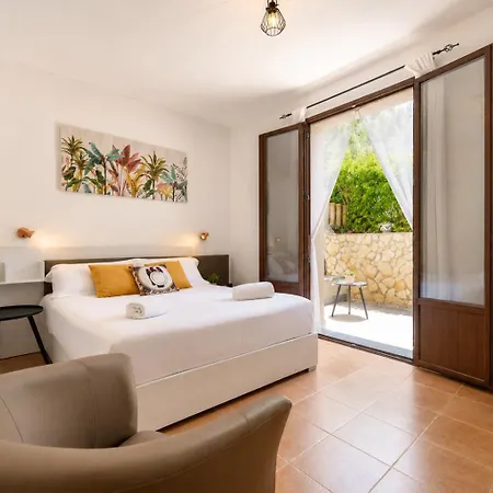 Pater Meus - Sea View, Pool & Parking تْشيفالو