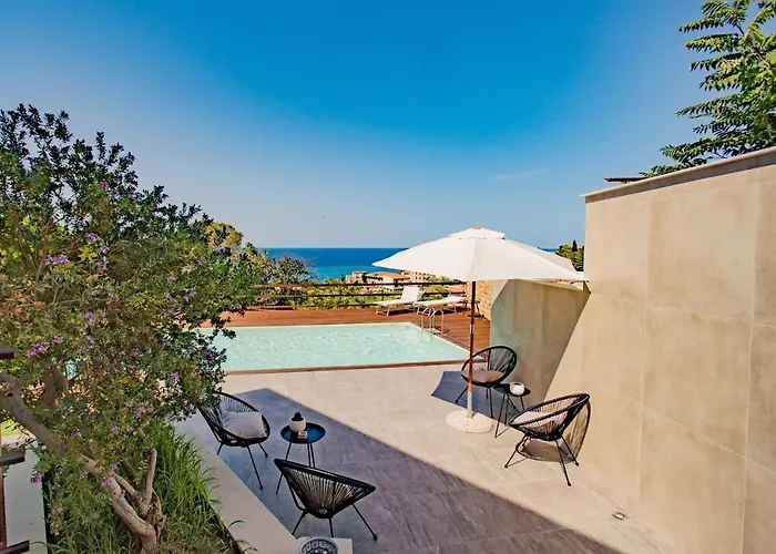 Pater Meus - Sea View, Pool & Parking 4* Чефалу