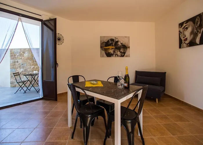 Pater Meus - Sea View, Pool & Parking Apart Otel