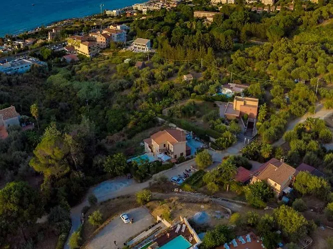 Pater Meus - Sea View, Pool & Parking Чефалу