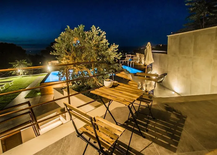 Pater Meus - Sea View, Pool & Parking Apart Otel 4*