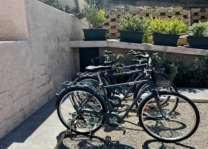 Pater Meus - Sea View, Pool & Parking Апарт-отель